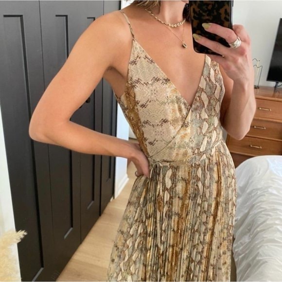 Aritzia Wilfred Pleated Midi Dress Snake Print Neutral Size Small - Picture 3 of 5
